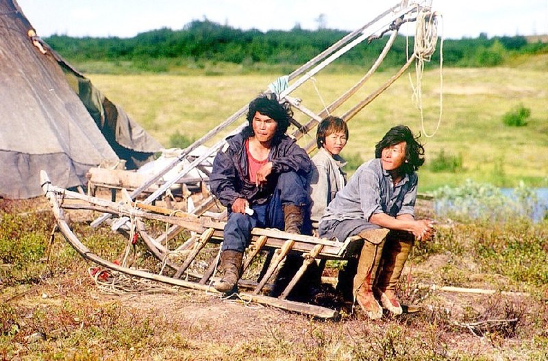 File:Nenets people near Dudinka (Ru200008050079).jpg