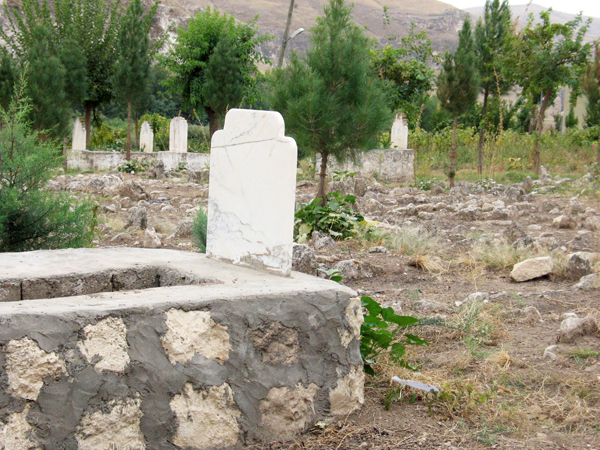 050_Friedhof-in-Dorf-bei-Hasankeyf