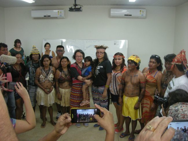 munduruku-mit un-sonderberichterstatterin-foto_christian russau Munduruku mit UN-Sonderberichterstatterin 2016