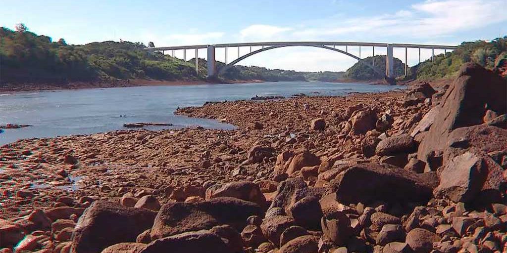 Puente-de-la-Amistad-Paraguay-Brasil-abril-2020