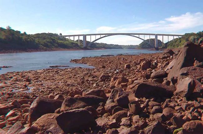 Puente-de-la-Amistad-Paraguay-Brasil-abril-2020