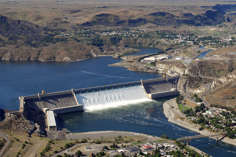 Grand_Coulee_Dam_wikimedia