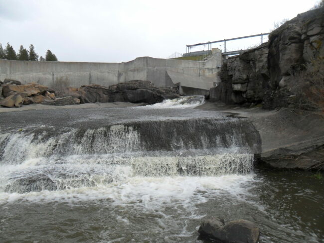 wikimedia_Klamath_River_past_Boyle_Dam