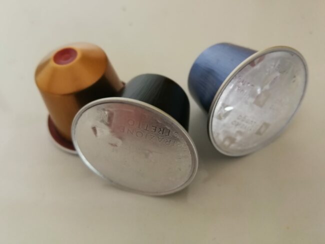 Alukapseln-Foto-christian_russau Aus Bauxit wird Aluminium und daraus werden Alukapseln für den guten Geschmack des Kaffees: zu welchem sozialen und ökologischen Preis? Foto: christianrussau