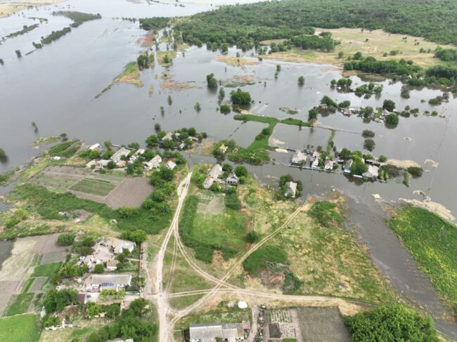 Flood_in_Mykolaiv_Oblast,_2023-06-10 Überflutetes Dorf