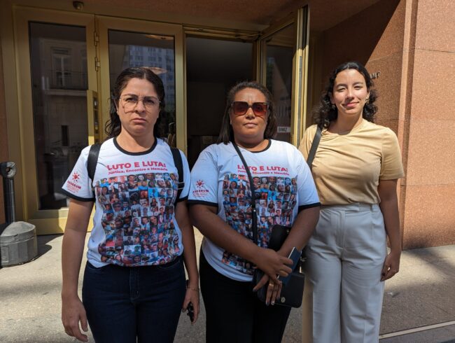 Von_links-nach_rechts-Josiane_Nayara_Thabata-foto-Christian_Russau Josiane de Oliveira Melo und Nayara Cristina Dias Porto Ferreira von Avabrum und deren Rechtsanwältin Thabata Pena Pereira vom Instituto Cordilheira. Foto: Christian Russau