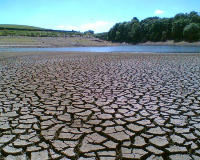Drought,_Holden_Wood_Reservoir,_Haslingden_Grane_-_geograph.org.uk_-_1925559